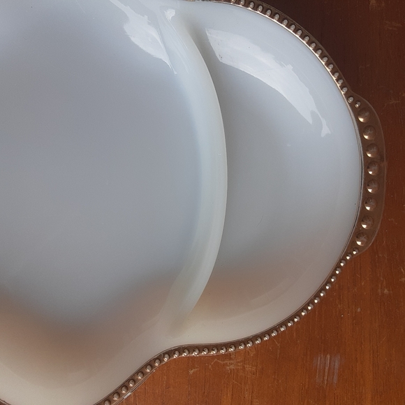 Fire King ovenware Milk Glass serving dish with gold trim - Picture 3 of 7
